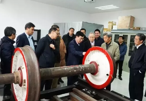东莞广发体育app下载科技牵头研发的“轮对几何参数动态测量关键技术与系统”成功通过中国计量测试学会的鉴定，达到国际领先水平！