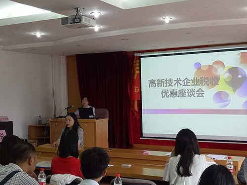 平凡岗位上的“巾帼花” 平凡岗位上的“巾帼花”