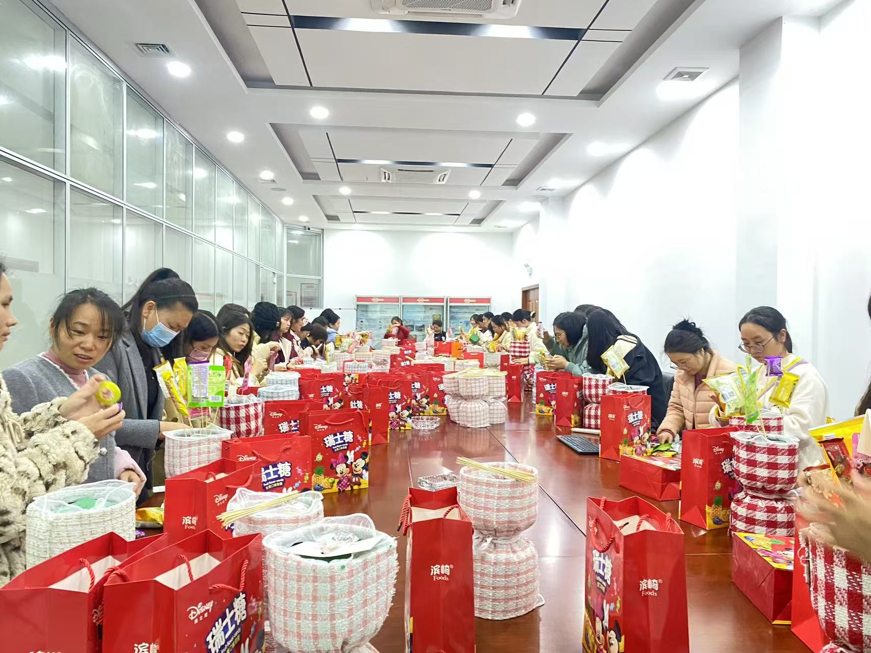 广发体育app下载科技—2025年女神节零食插花活动